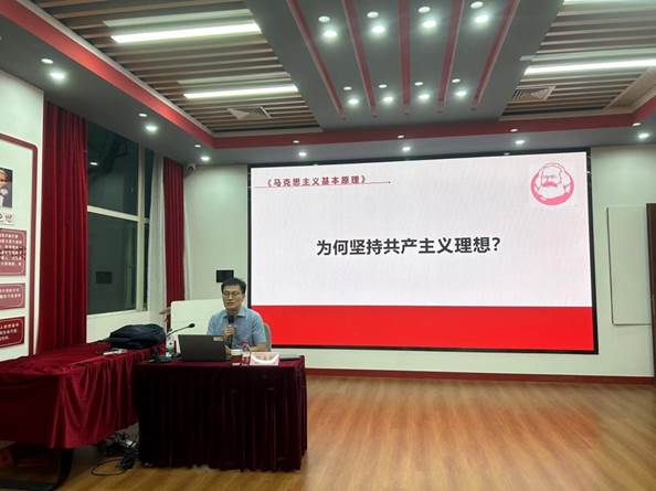 图片包含 室内, 天花板, 桌子, 房间描述已自动生成